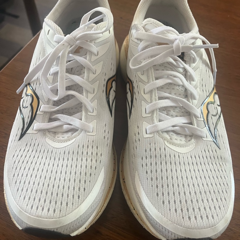 Endorphin saucony women’s tennis great comdition